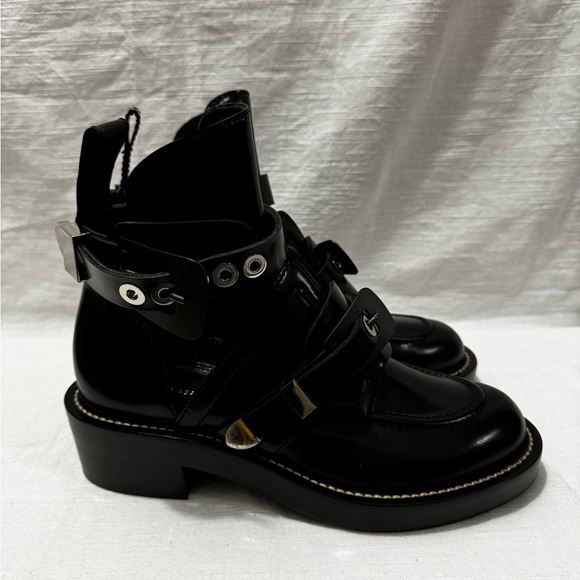 Women Balenciaga shoes - Picture 2 of 5